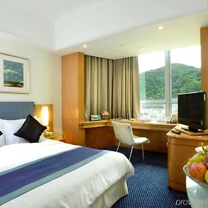 Standard Queen or Twin Room Early Check at 1000